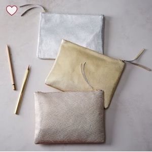 ✨Keep✨Gold Crosshatch Leather Zipper Case